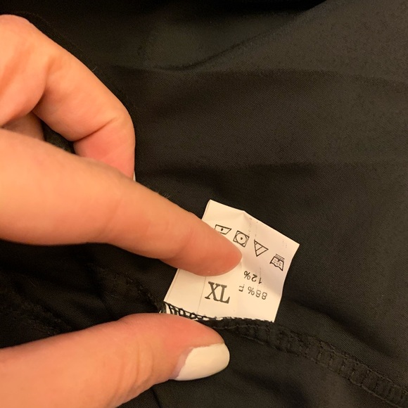 Black tank top - Picture 4 of 4